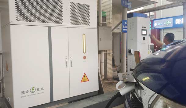 【重卡电动先锋】米乐yy易游300-400kW重卡充电桩：亮点与应用典范(图2)